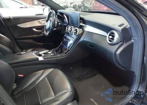 2015 Mercedes-Benz C 300 4Matic/Luxury 4Matic/Sport 4Matic z USA, uszkodzony, nr VIN 55SWF4KB3FU081695